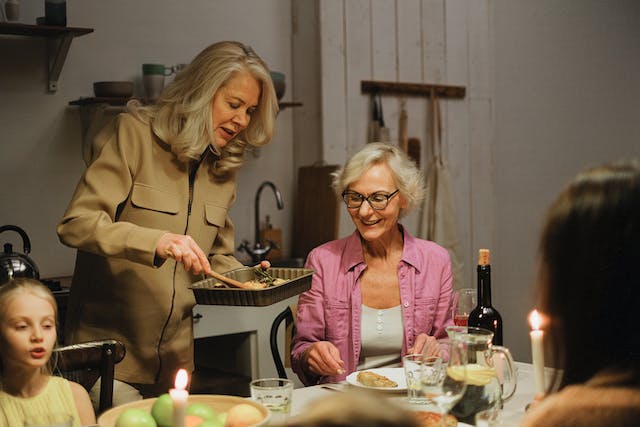 personalized estate planning, image of a family at dinner