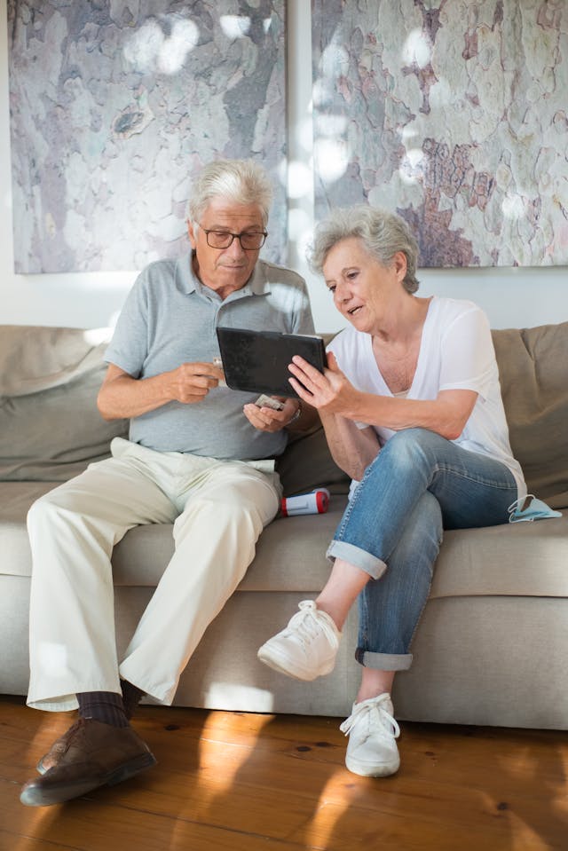 spendthrift protection planning, image of senior couple